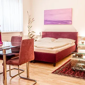 - Cav Aparthotel Vienna